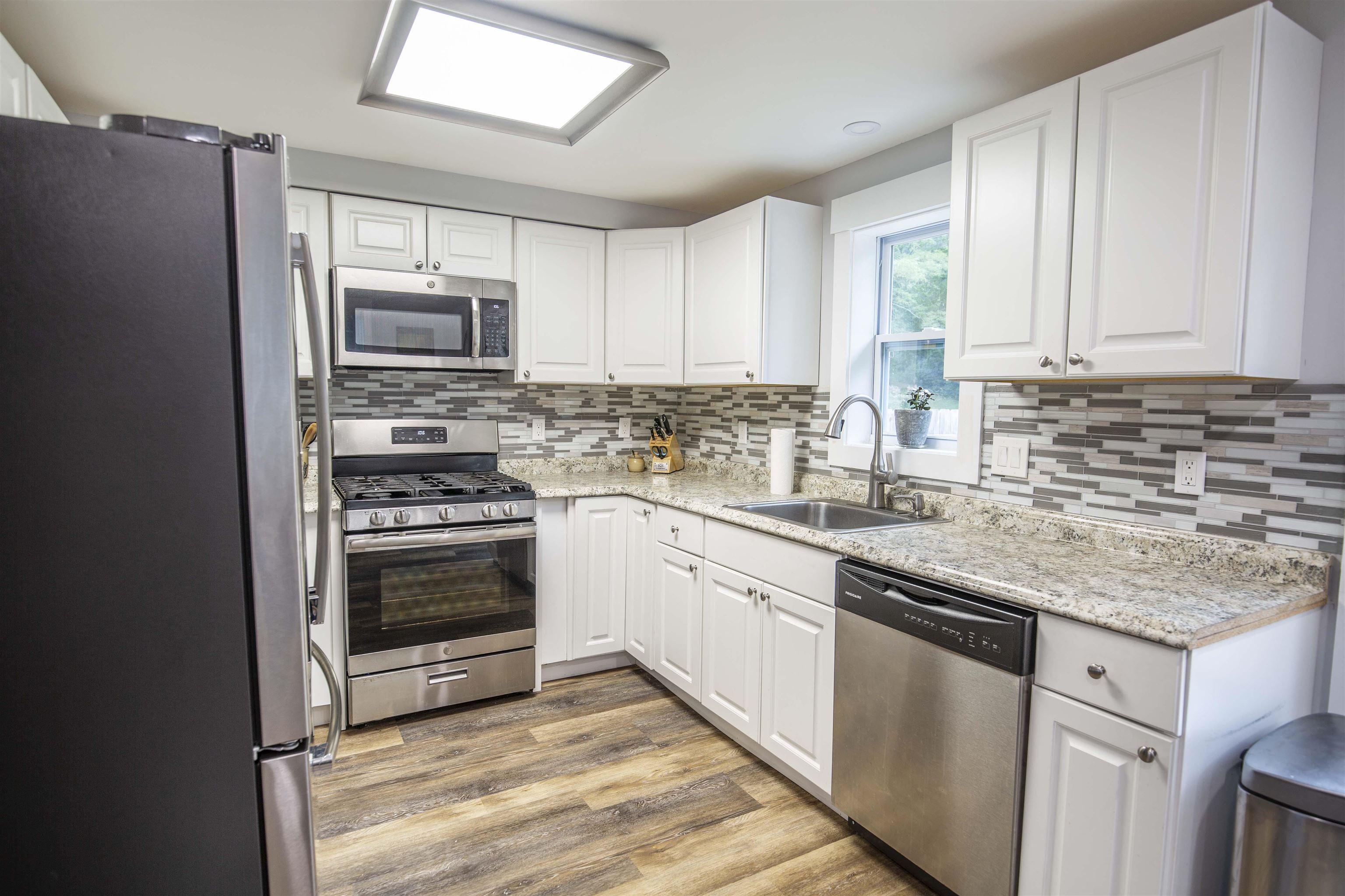 63 Dale Road, Unit B Hooksett, NH 03106 - Photo 12 of 23