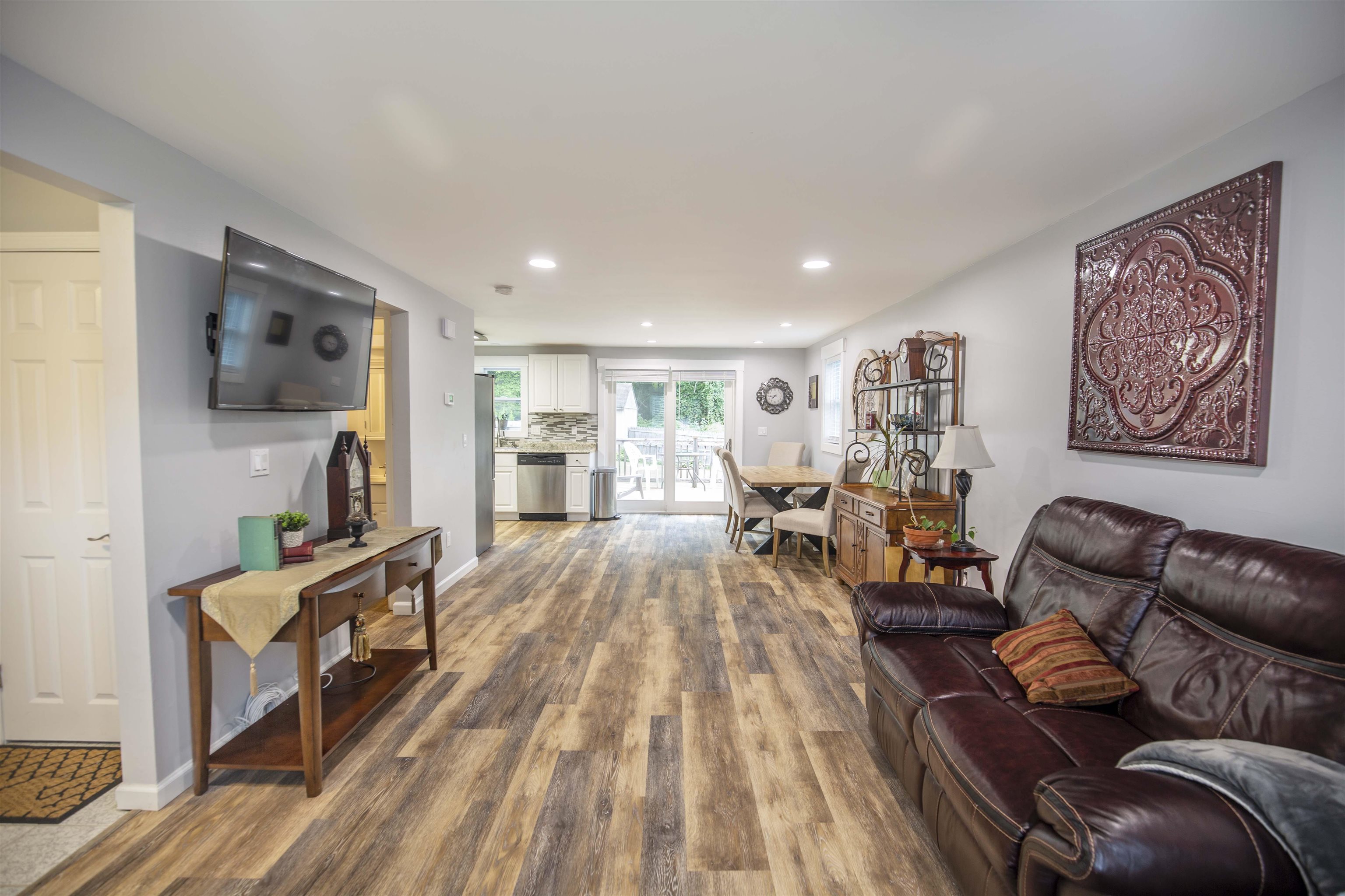 63 Dale Road, Unit B Hooksett, NH 03106 - Photo 7 of 23