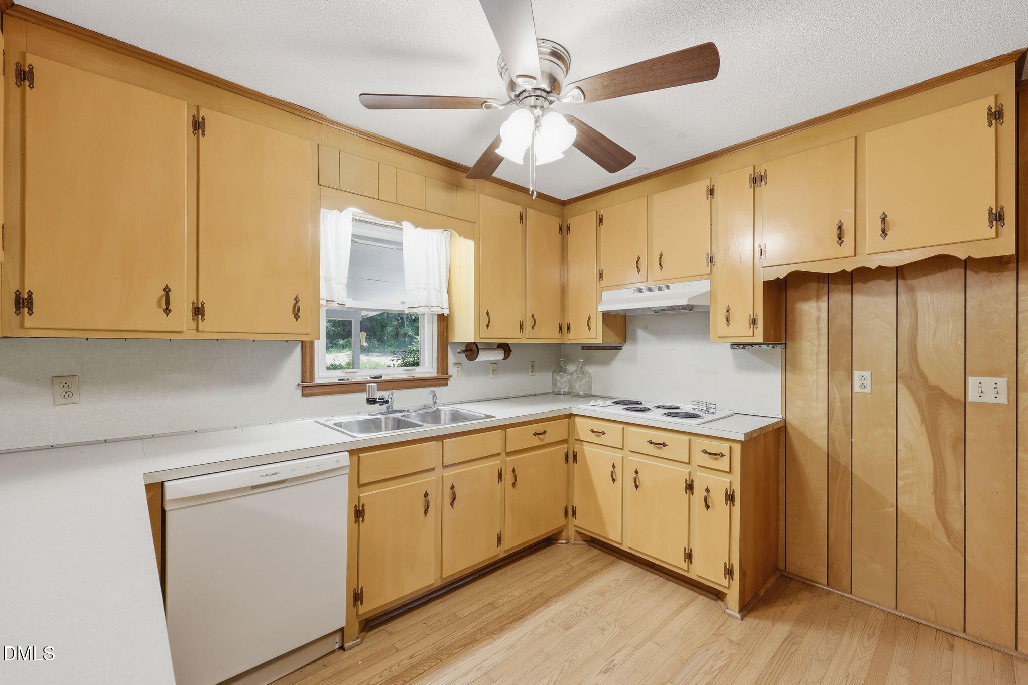 609 Canterbury Road Sanford, NC 27330 - Photo 18 of 38 6-web-or-mls-9L1A0558 F Ben Martin