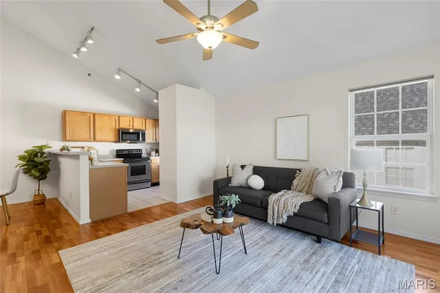 $179,999 | 1109 Arbor Creek Drive, Unit 3C, St. Louis, MO 63122