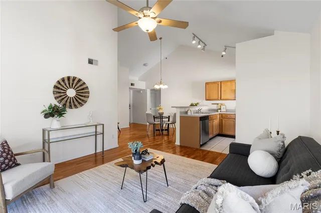 $179,999 | 1109 Arbor Creek Drive, Unit 3C, St. Louis, MO 63122