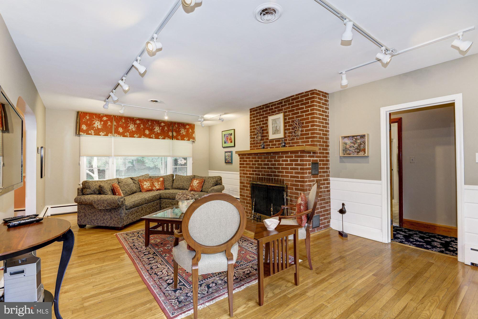 39 Ritters Lane Owings Mills, MD 21117 - Photo 6 of 30 Living Room