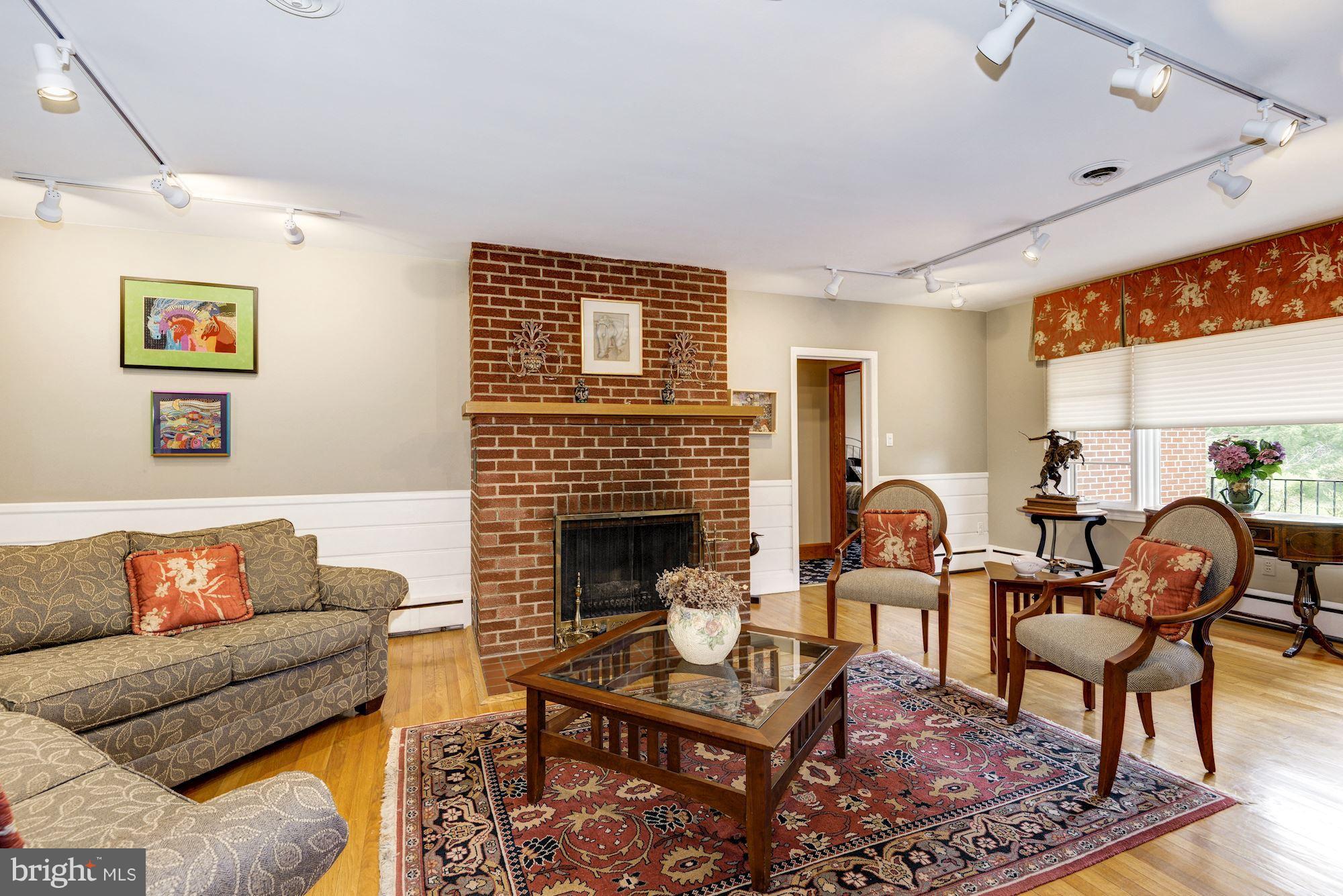 39 Ritters Lane Owings Mills, MD 21117 - Photo 7 of 30 Living Room
