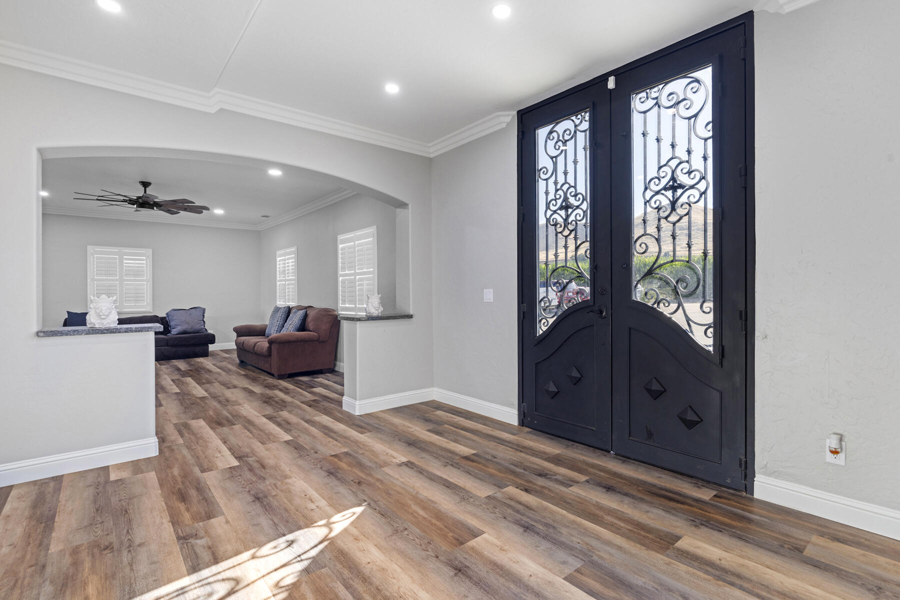 21031 Road 256 Strathmore, CA 93267 - Photo 9 of 55 10 - Interior of Front Door