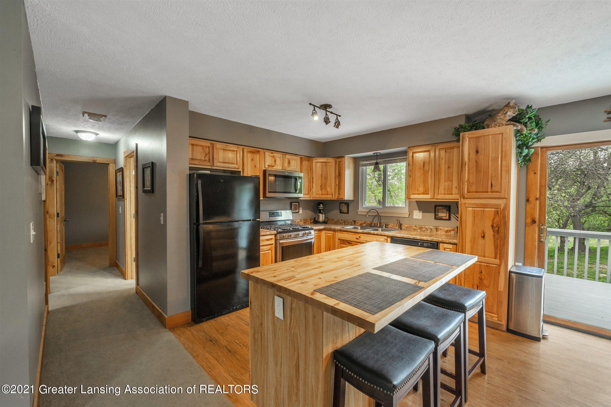 5935 East Centerline Road St. Johns, MI 48879 - Photo 10 of 35 Kitchen