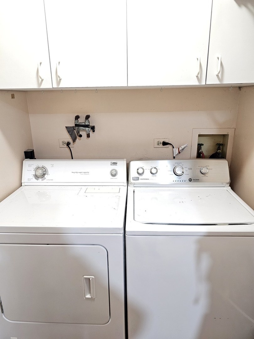1529 Lighthouse Drive Naperville, IL 60565 - Photo 20 of 21 a utility room with dryer and washer