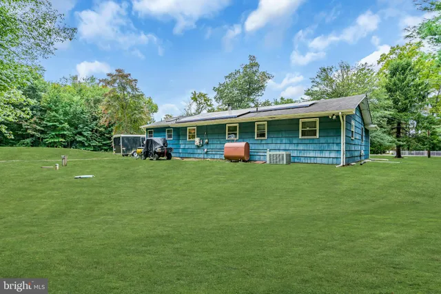 a view of a house with a backyard