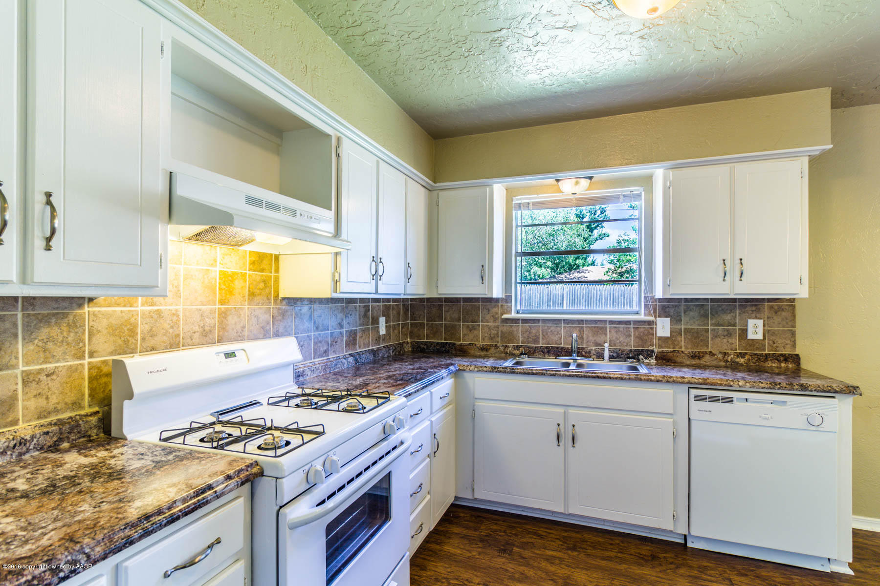 5328 Wheeler Lane Amarillo, TX 79110 - Photo 3 of 13 Kitchen