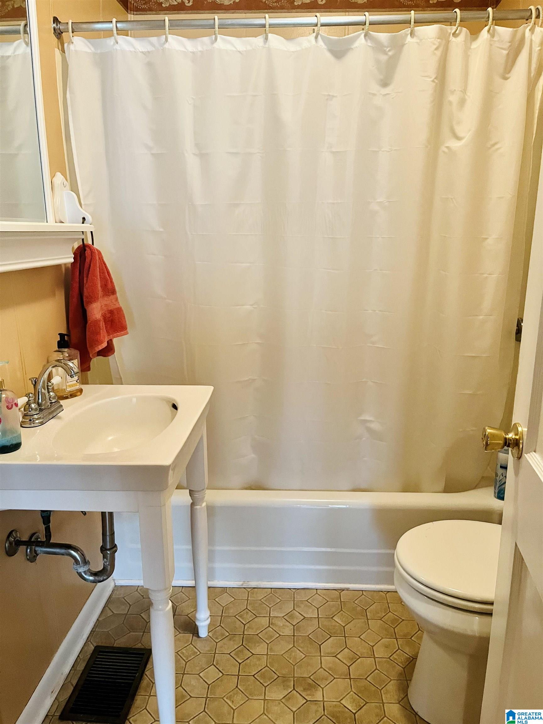 801 Hall Avenue Bessemer, AL 35020 - Photo 7 of 13