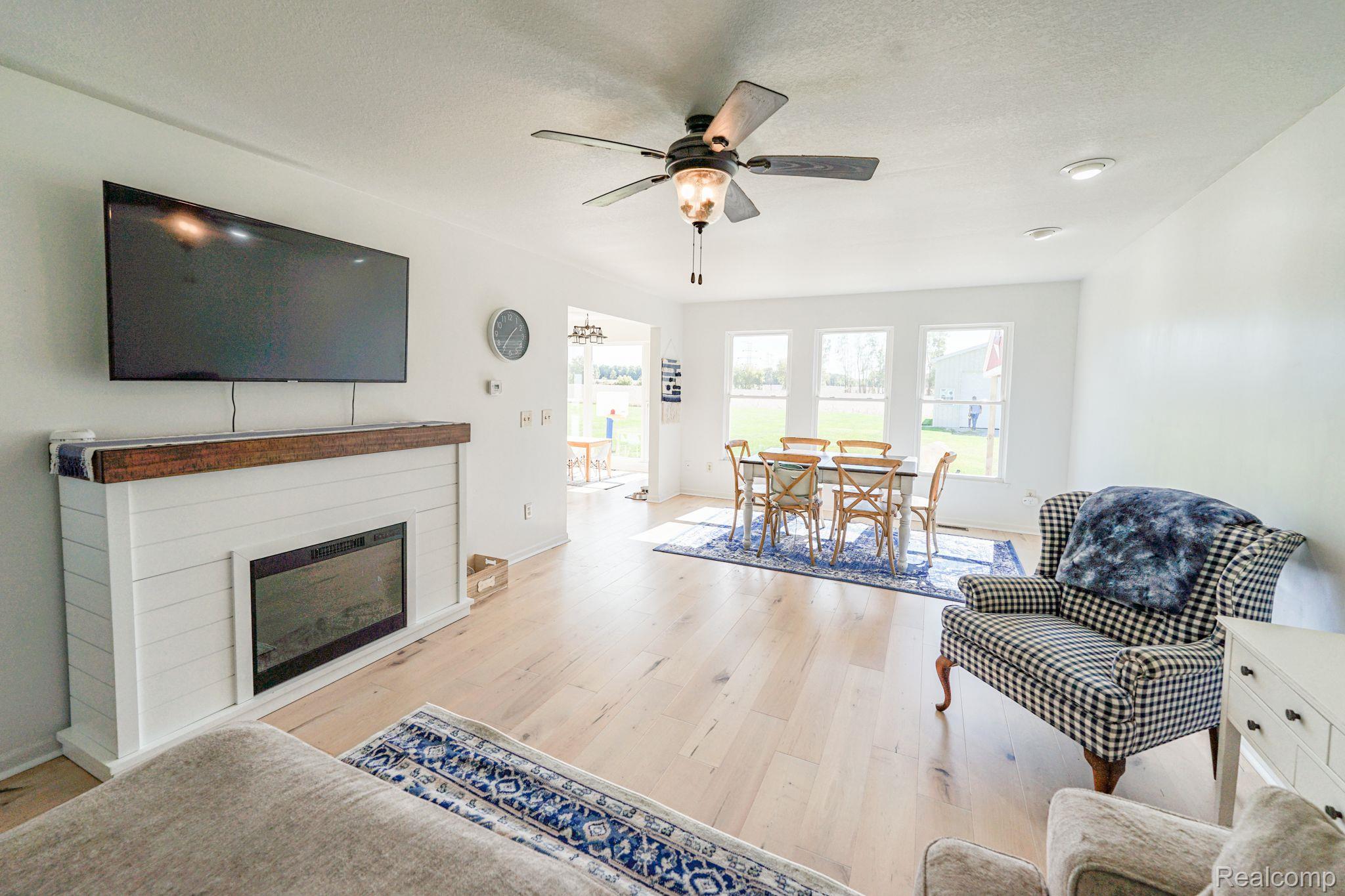 11230 East Coldwater Road Davison, MI 48423 - Photo 6 of 49