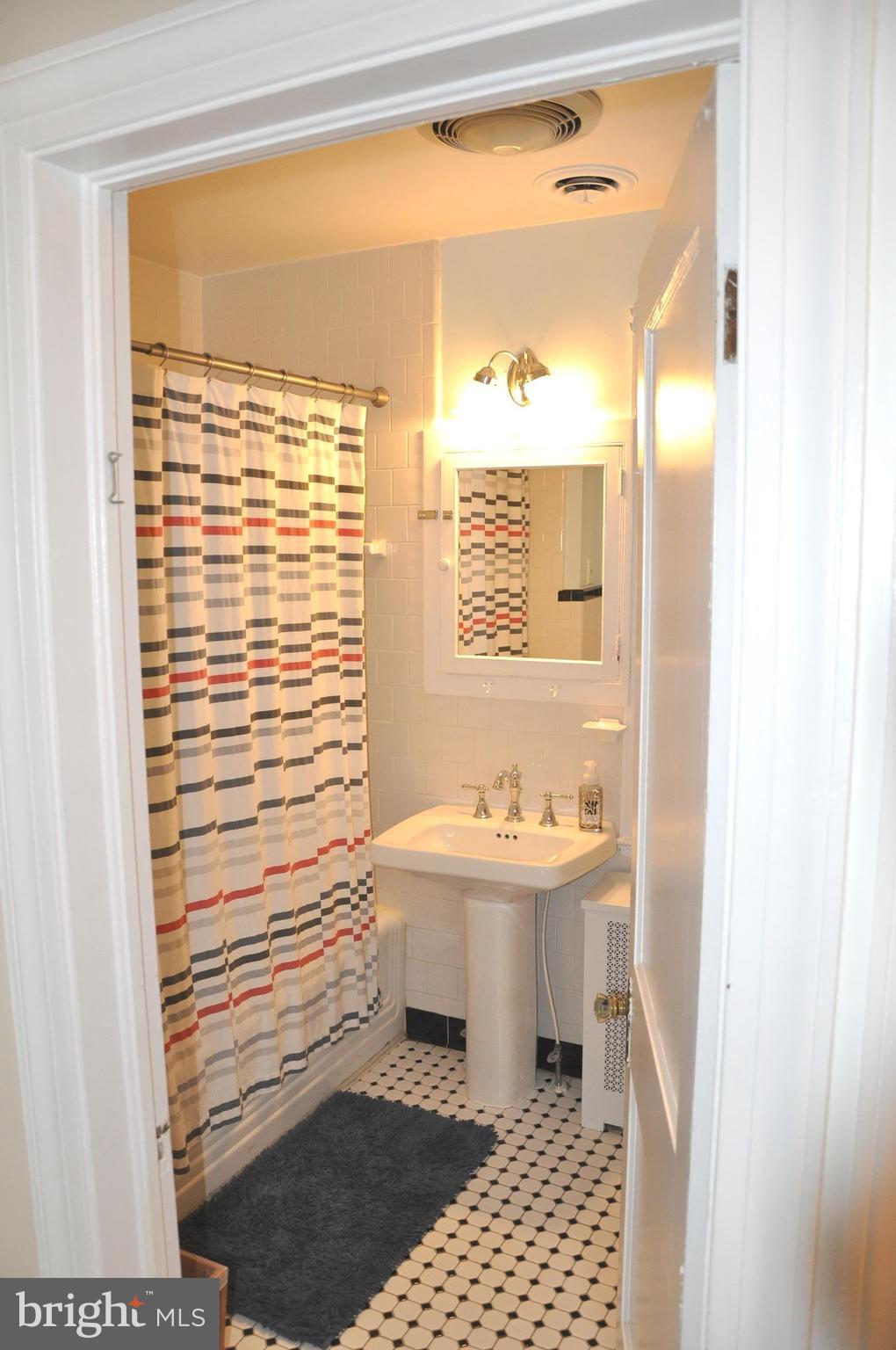 1514 Berwick Road Towson, MD 21204 - Photo 19 of 30 Bath