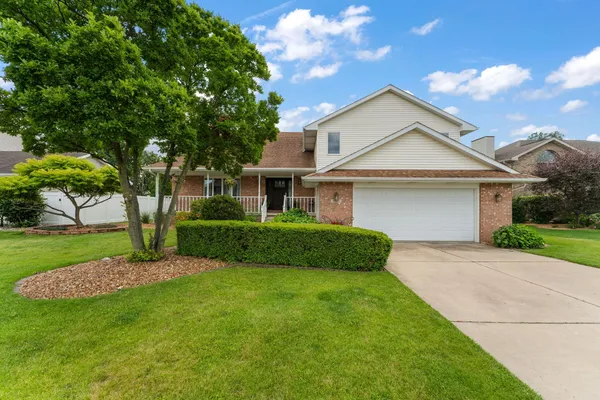 $439,900 | 1507 Oak Leaf Drive, Crown Point, IN 46307