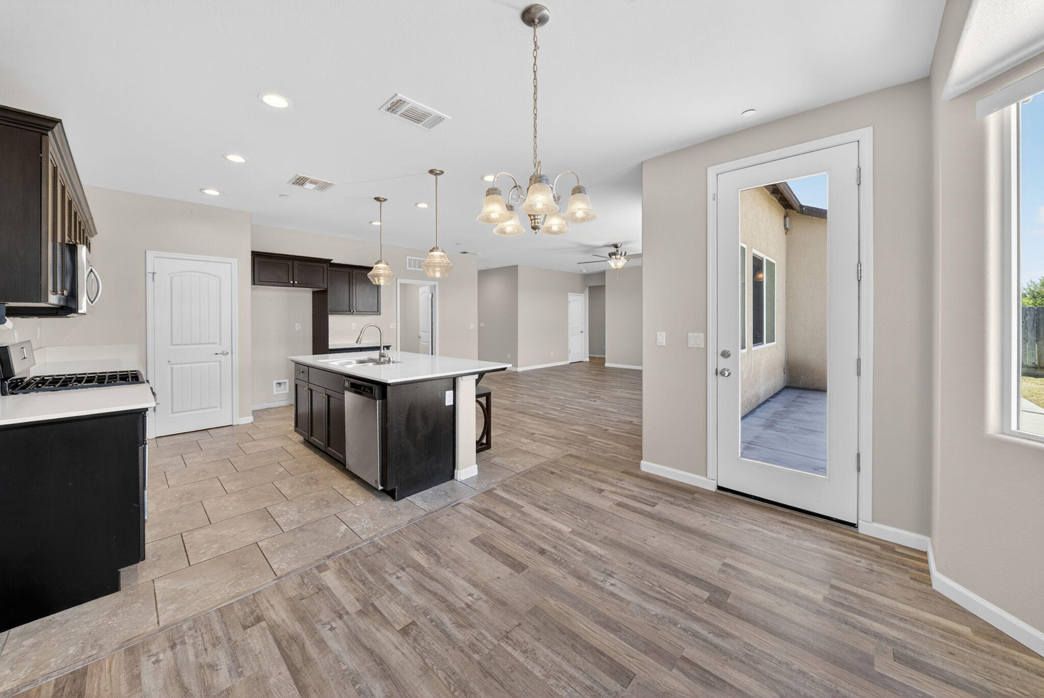 3272 Spring Sails Avenue Tulare, CA 93274 - Photo 11 of 43