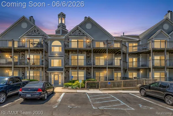 $274,900 | 37522 Jefferson Avenue, Unit 102, Harrison Township, MI 48045