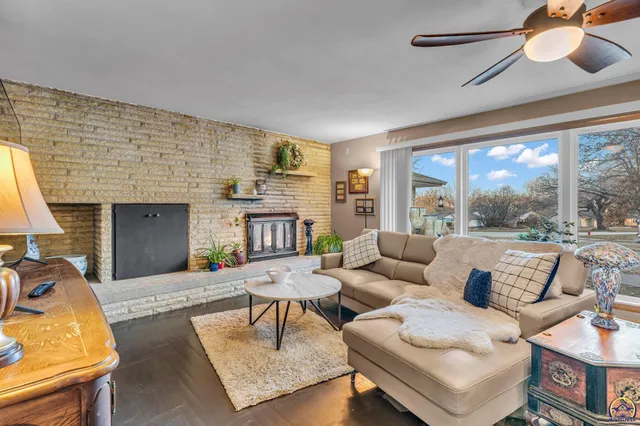 $329,000 | 355 Southwest Yorkshire Road, Topeka, KS 66606