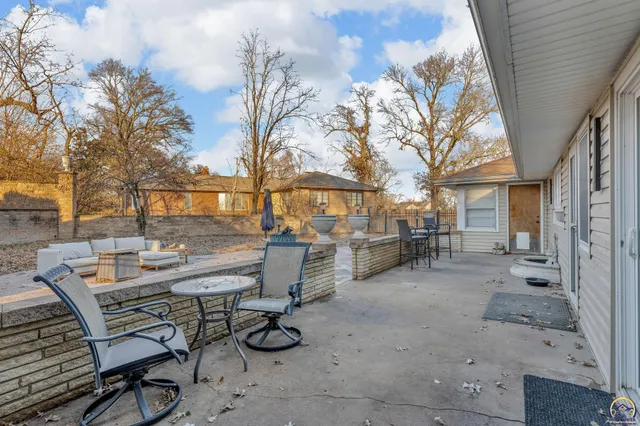 $329,000 | 355 Southwest Yorkshire Road, Topeka, KS 66606