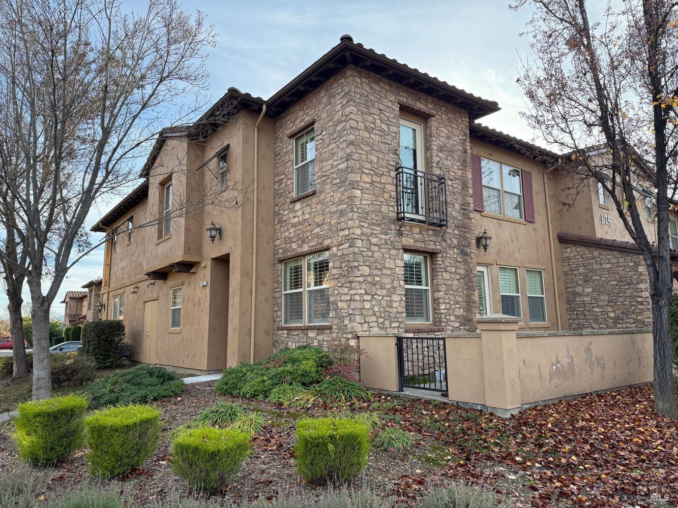 175 Stonegate Circle, Unit C Cloverdale, CA 95425 - Photo 3 of 31