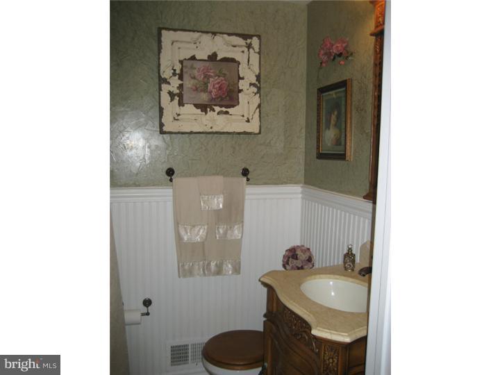 5 Hillside Road Wayne, PA 19087 - Photo 8 of 11 Bathroom