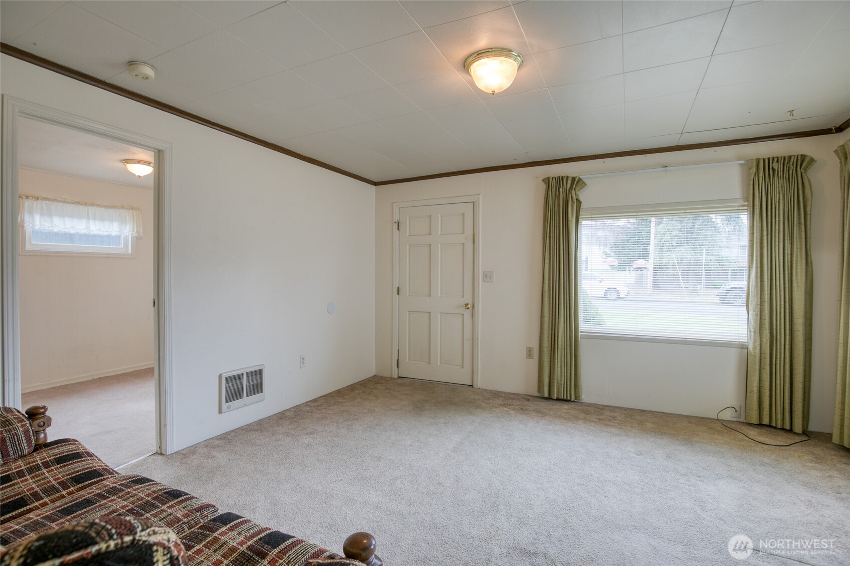 1019 Maple Street Hoquiam, WA 98550 - Photo 5 of 21 a view of livingroom with hardwood