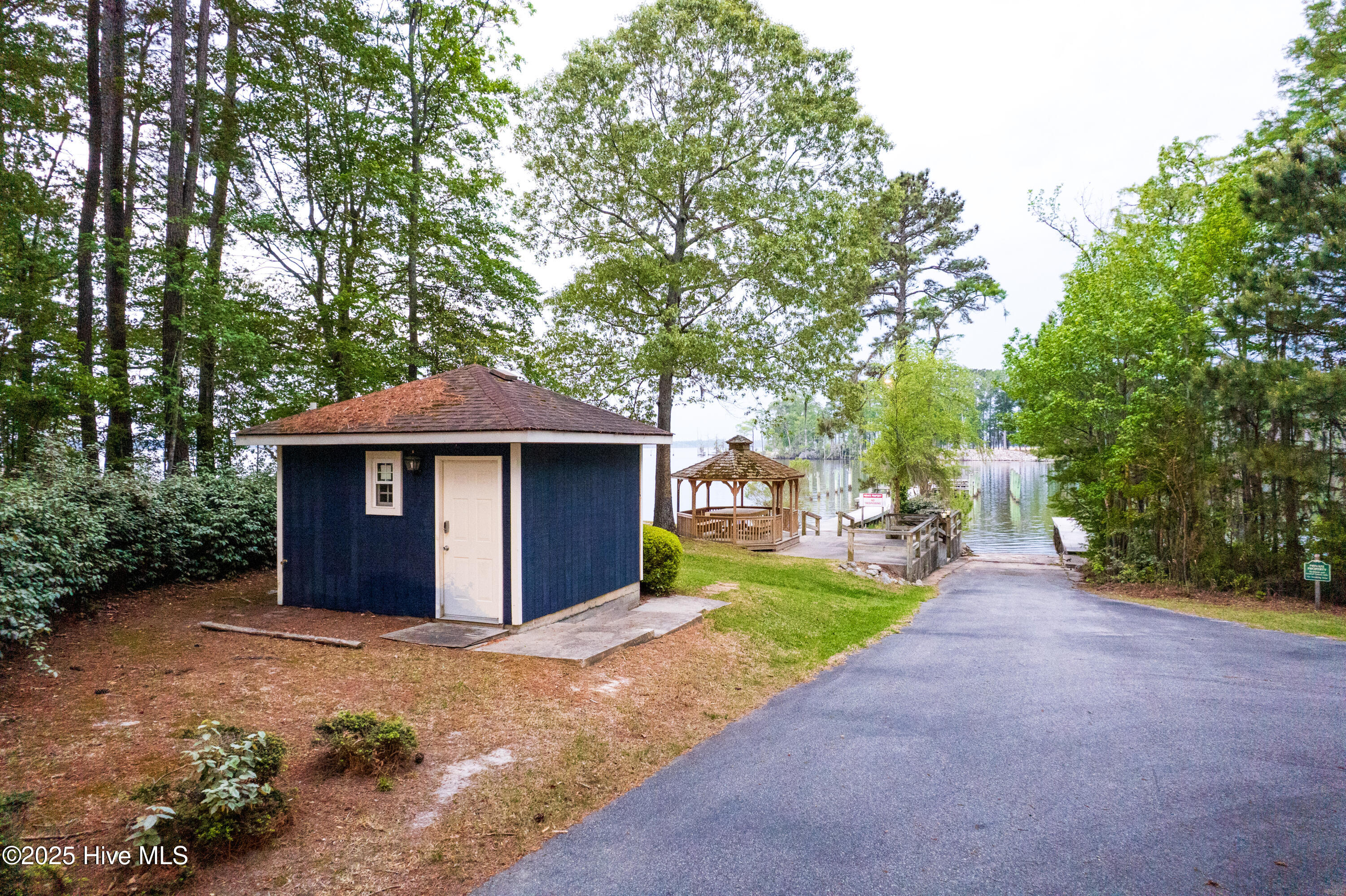 18 Suttons Landing Road Hertford, NC 27944 - Photo 6 of 8 Community Area