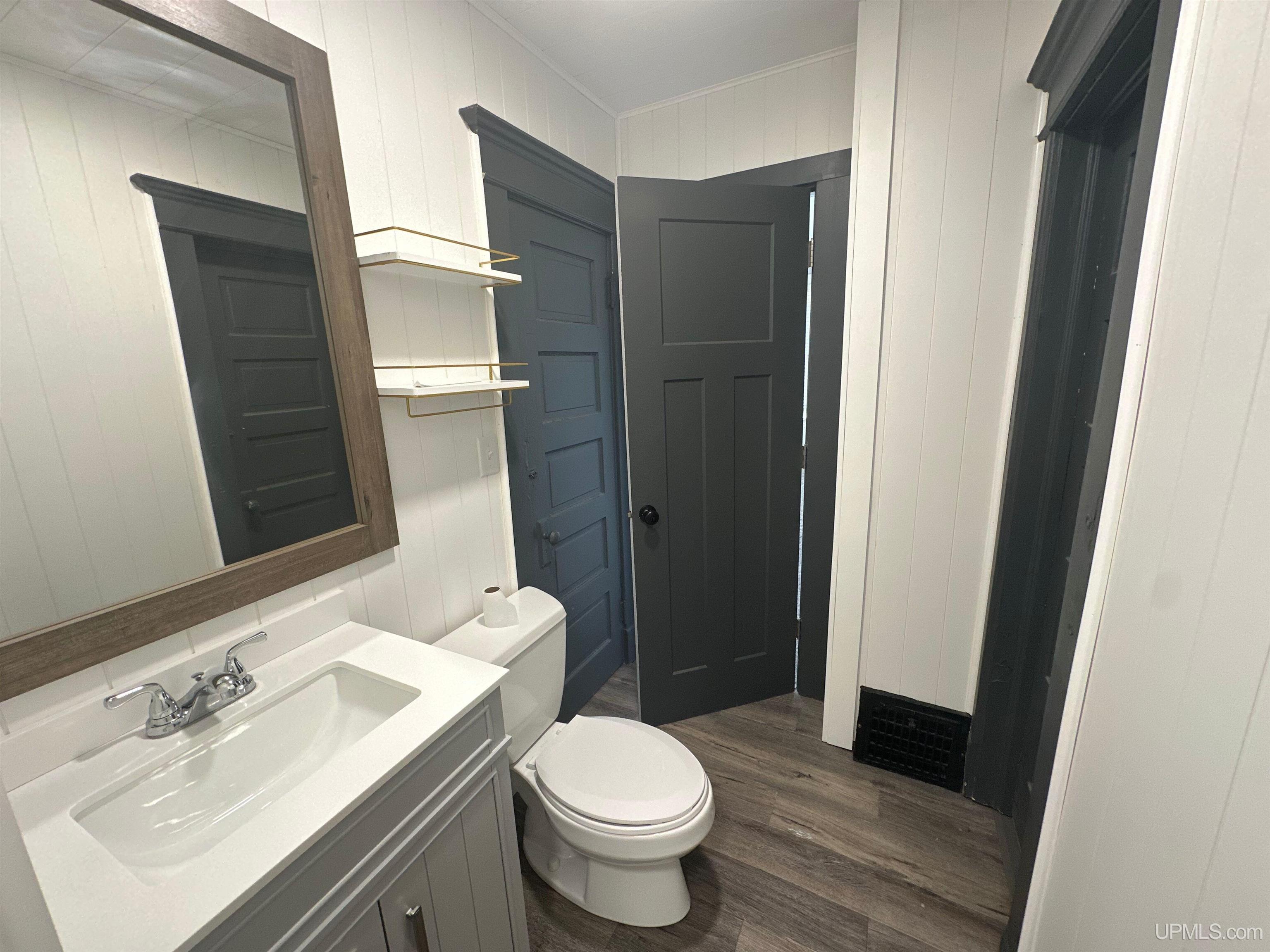 910 South 13th Street Escanaba, MI 49829 - Photo 11 of 13