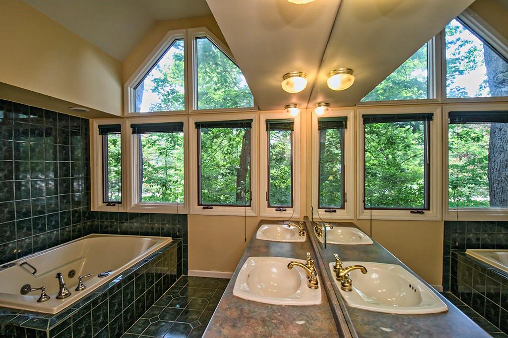 36 Windsor Road Pittsburgh, PA 15215 - Photo 15 of 25 Owner's bathroom