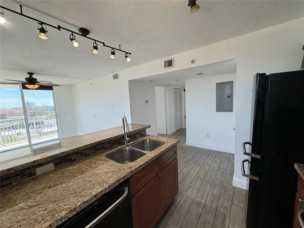 $2,500 | 219 Northwest 12th Avenue, Unit 711, Miami, FL 33128