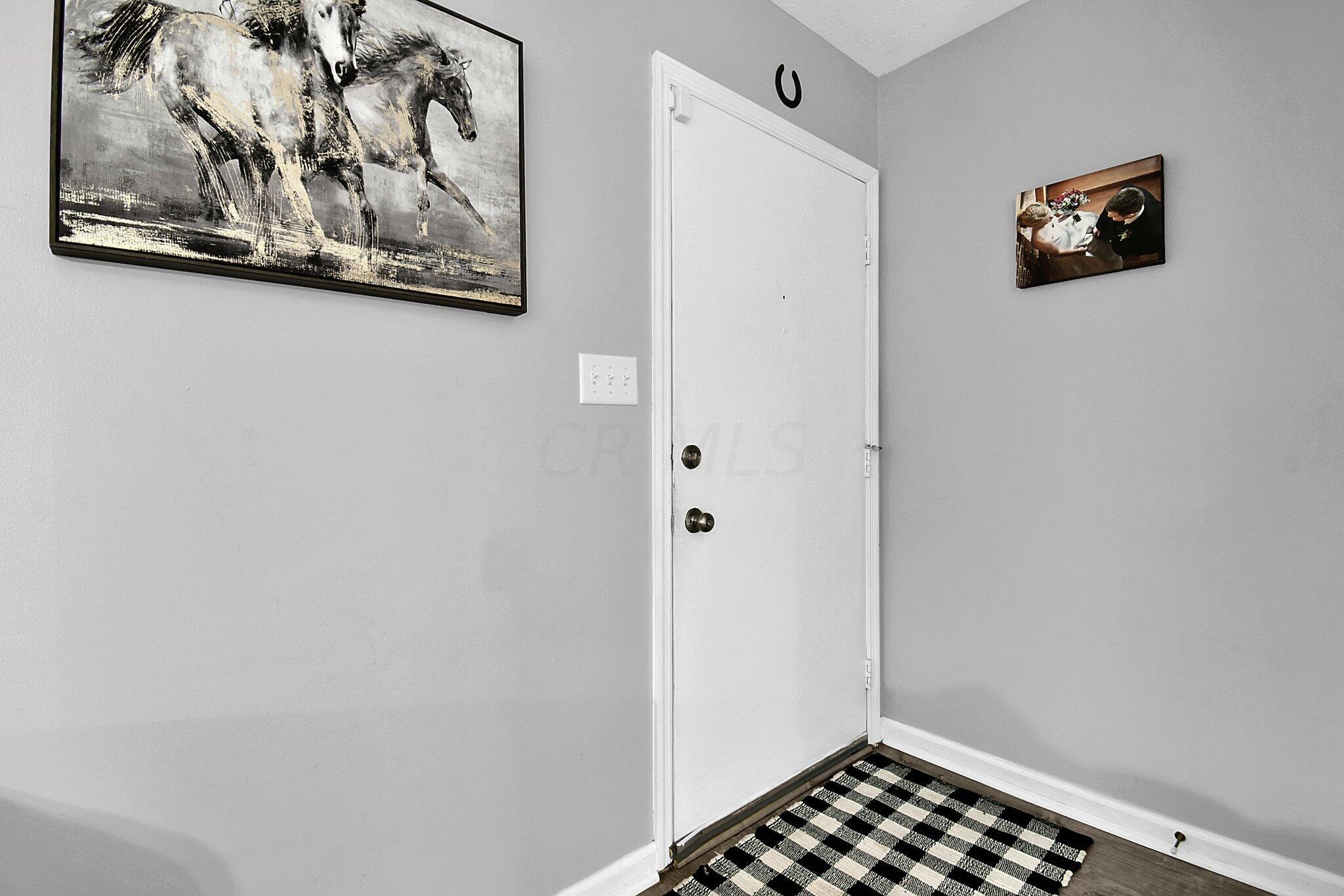 5672 Linworth Road Columbus, OH 43235 - Photo 6 of 33 7-web-or-mls-5672-linworth-rd