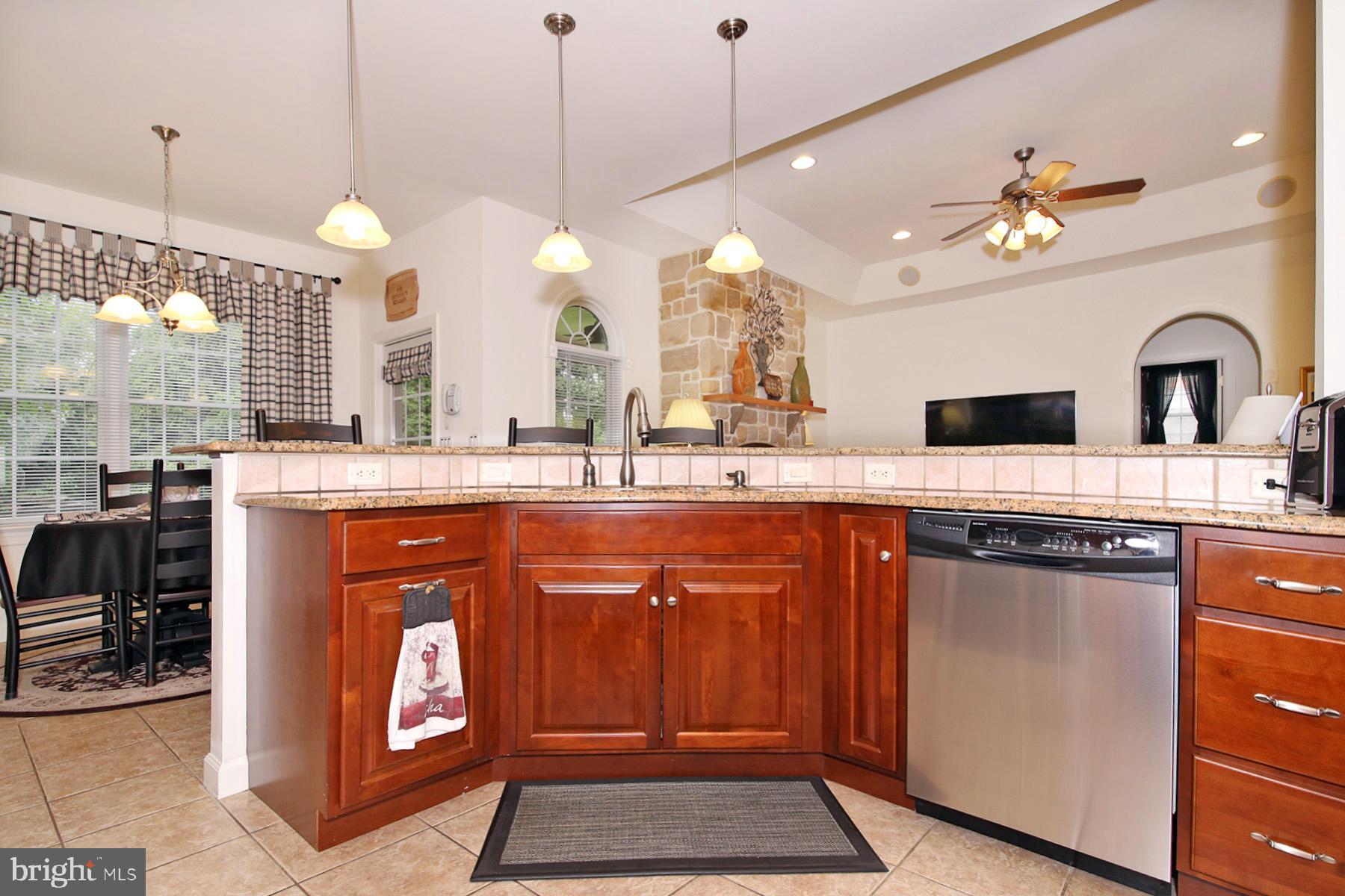 33 Strathford Drive Lebanon, PA 17042 - Photo 14 of 57 Kitchen Peninsula