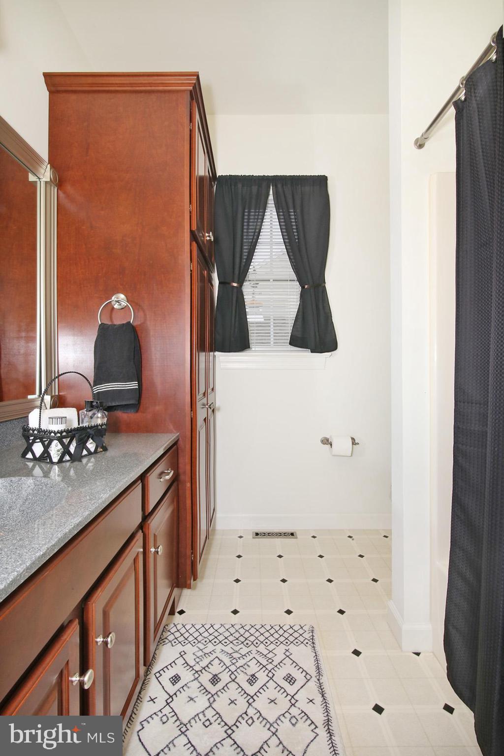 33 Strathford Drive Lebanon, PA 17042 - Photo 23 of 57 Hall Bath