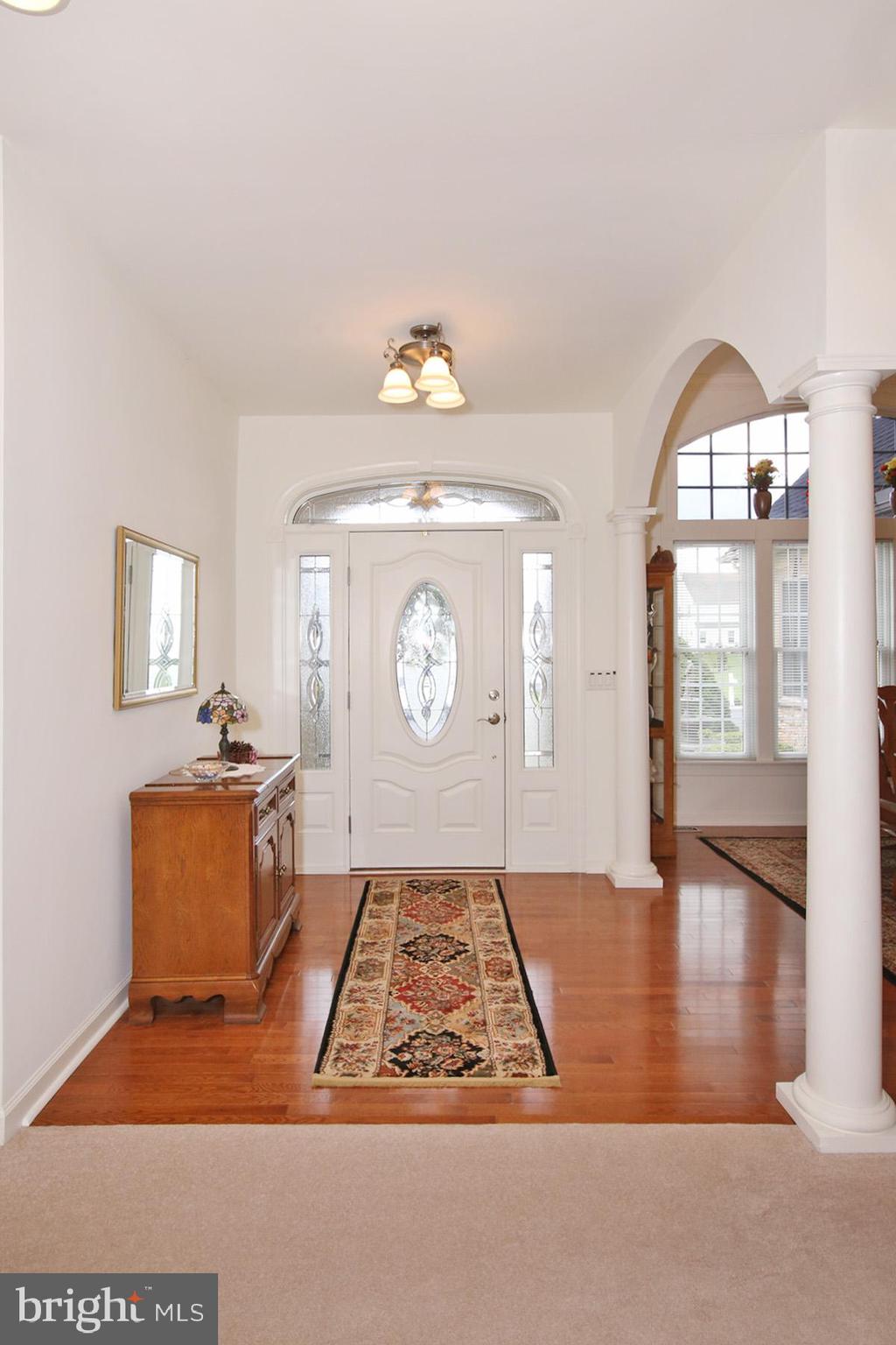 33 Strathford Drive Lebanon, PA 17042 - Photo 3 of 57 Gracious Entry