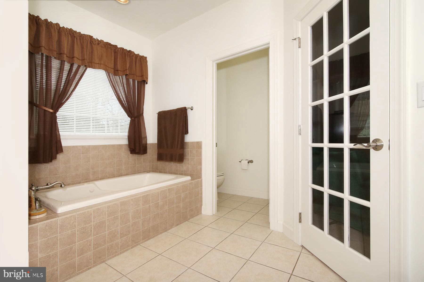 33 Strathford Drive Lebanon, PA 17042 - Photo 37 of 57 En Suite
