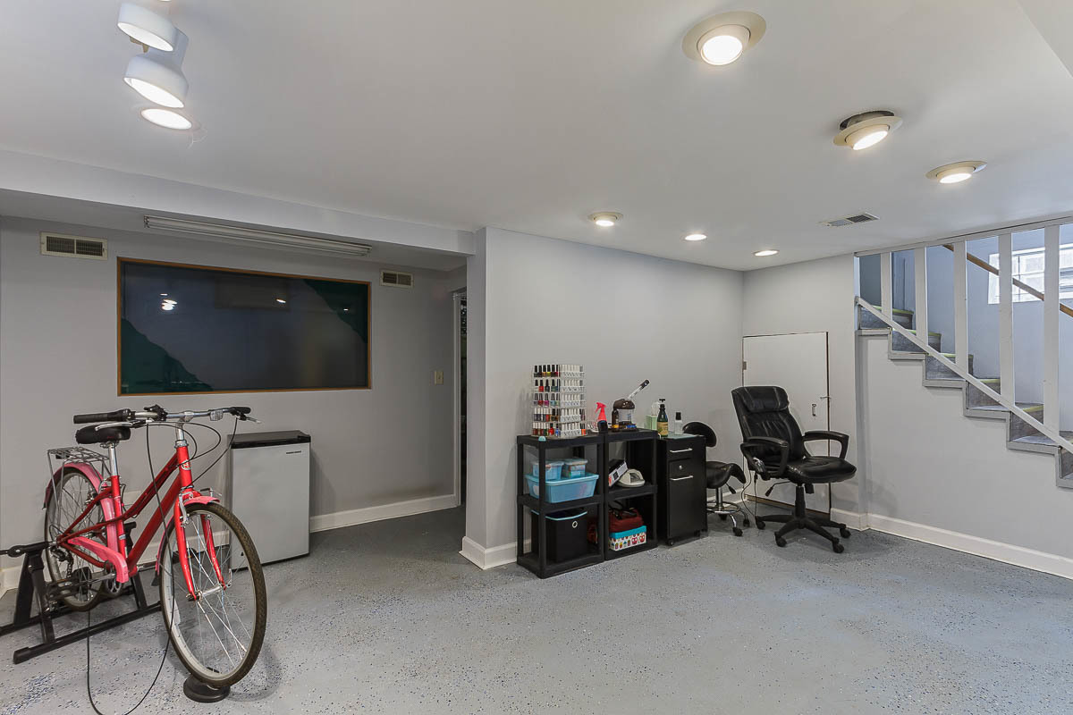 2544 East 91st Street Chicago, IL 60617 - Photo 26 of 37 a view of a room with gym equipment