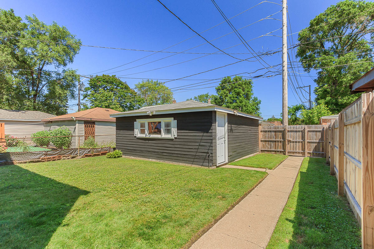 2544 East 91st Street Chicago, IL 60617 - Photo 3 of 37 a front view of house with yard and green space