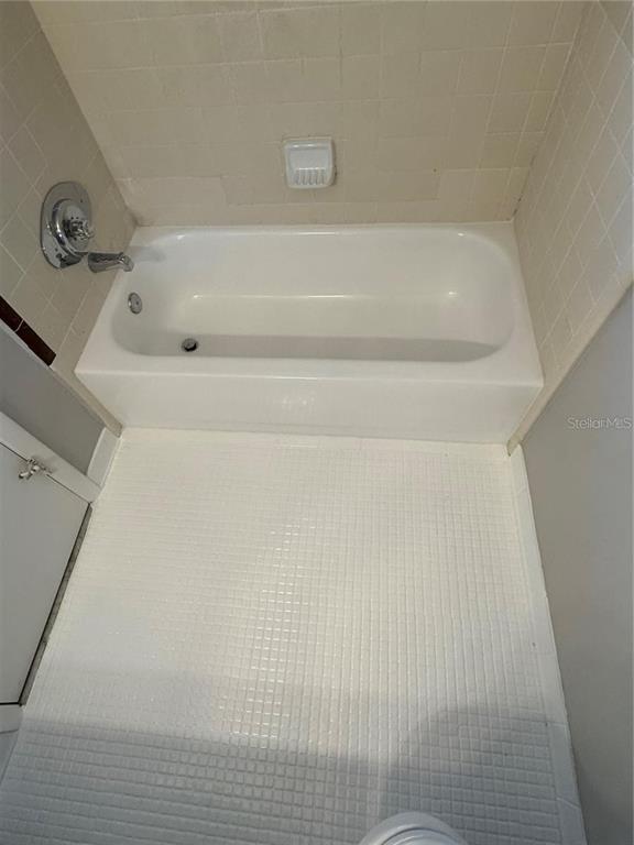 4313 Southwest 68th Terrace Gainesville, FL 32608 - Photo 9 of 14 a bathroom with a bathtub