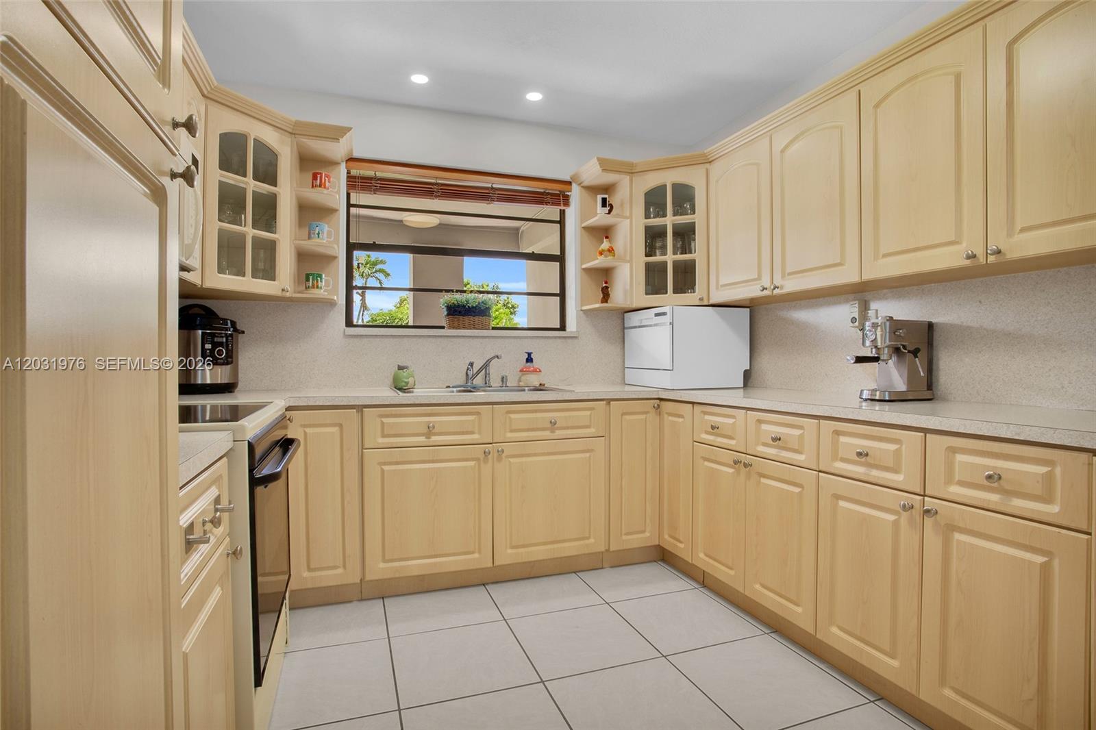 855 West 70 Place Hialeah, FL 33014 - Photo 15 of 39