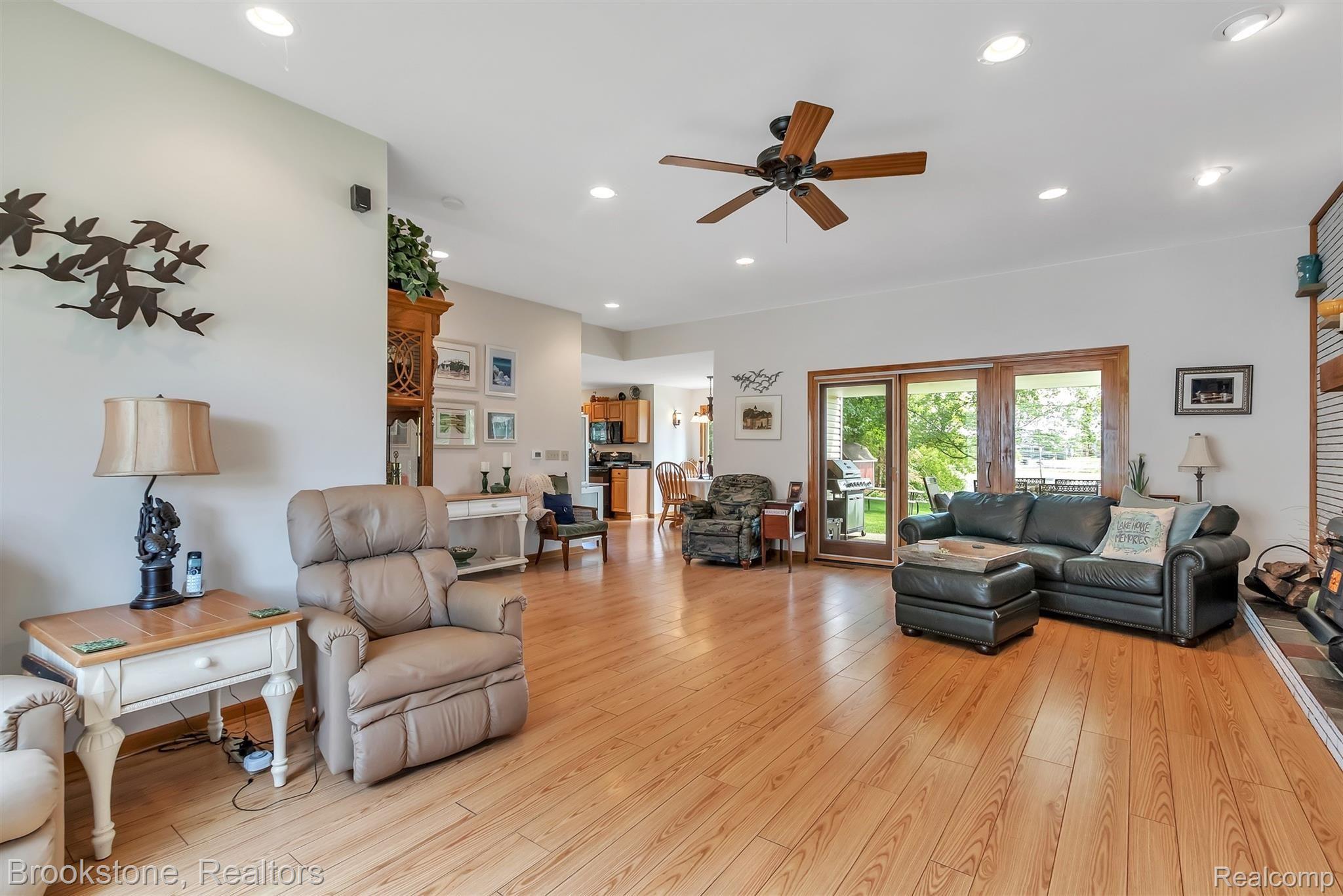 8715 Waumegah Road Clarkston, MI 48348 - Photo 13 of 60 10-8715 Waumegah Rd-WindowStill-Rea.jpg