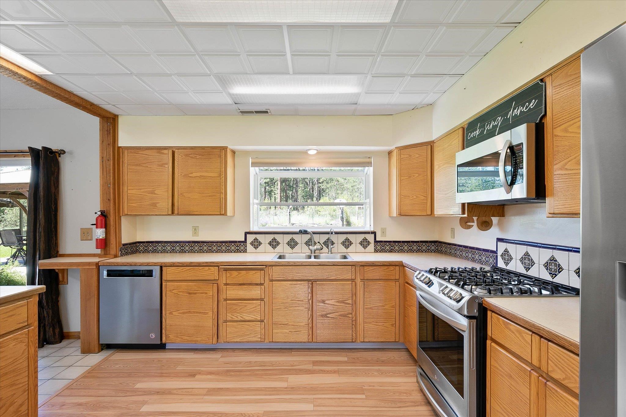 27401 North Short Road Deer Park, WA 99006 - Photo 11 of 46