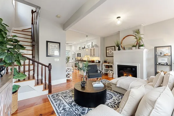 $4,900 | 511 East 8th Street, Unit 2, Boston, MA 02127