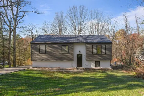 $385,000 | 32 Green Oak Drive, Coraopolis, PA 15108