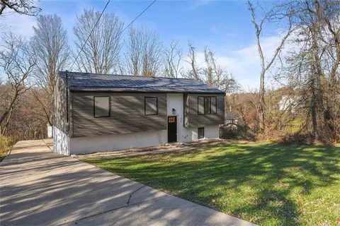 $385,000 | 32 Green Oak Drive, Coraopolis, PA 15108