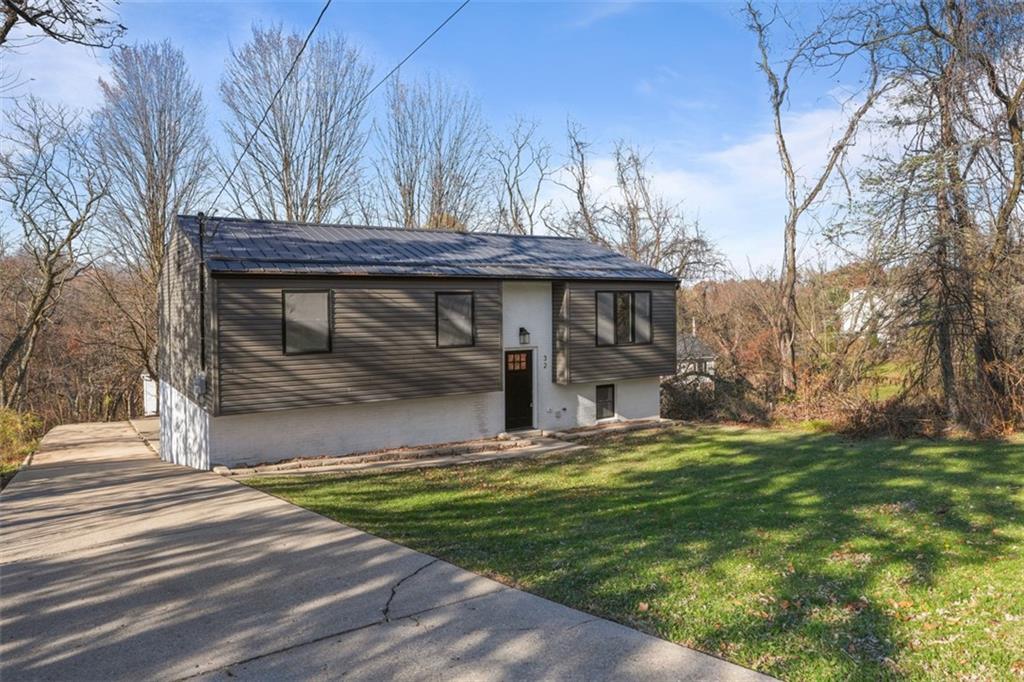 32 Green Oak Drive Coraopolis, PA 15108 - Photo 40 of 40 a view of a backyard with a fountain