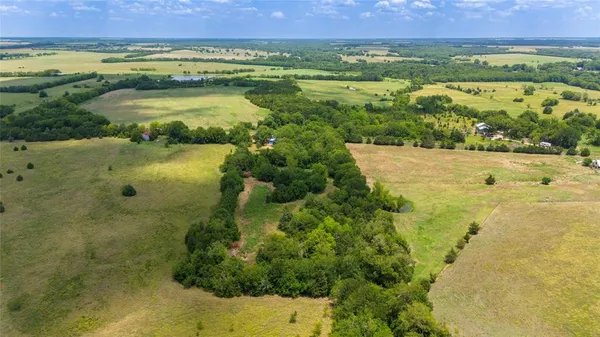 $358,600 | 479 County Road, Honey Grove, TX 75446