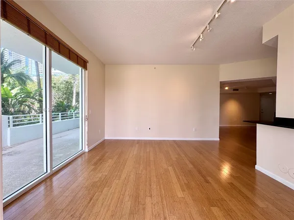 $5,800 | 5970 Indian Creek Drive, Unit 203, Miami Beach, FL 33140