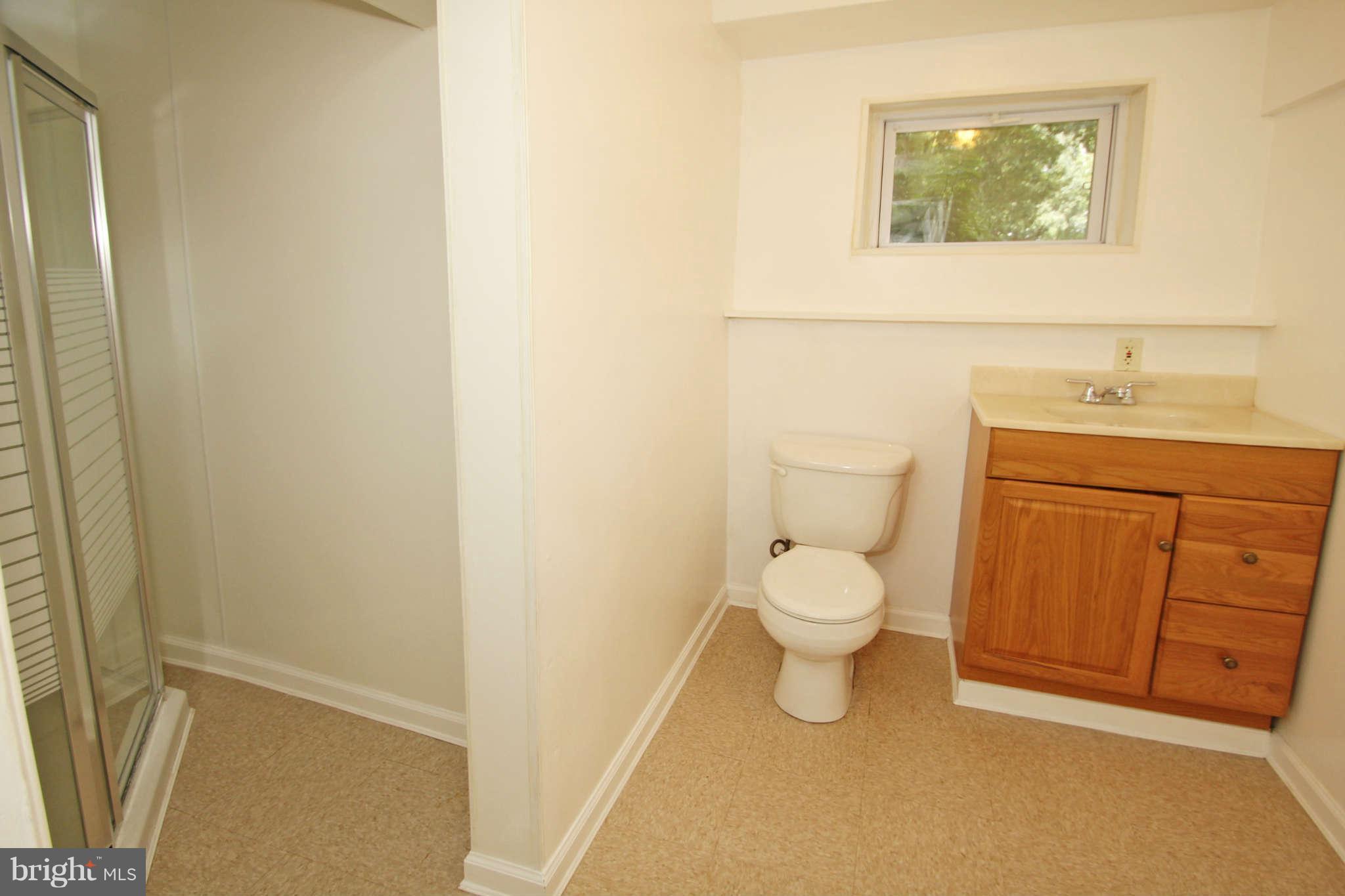 1309 Pinecrest Court Silver Spring, MD 20910 - Photo 23 of 27 Bath