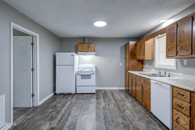 $900 | 175 Scenic Road, Unit 4, Unicoi, TN 37692