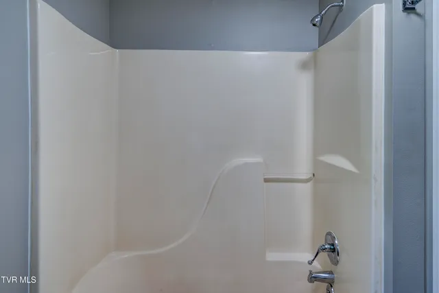 $900 | 175 Scenic Road, Unit 4, Unicoi, TN 37692