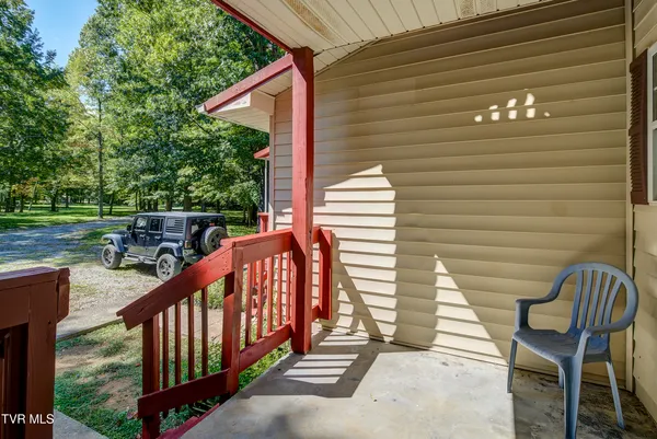$900 | 175 Scenic Road, Unit 4, Unicoi, TN 37692