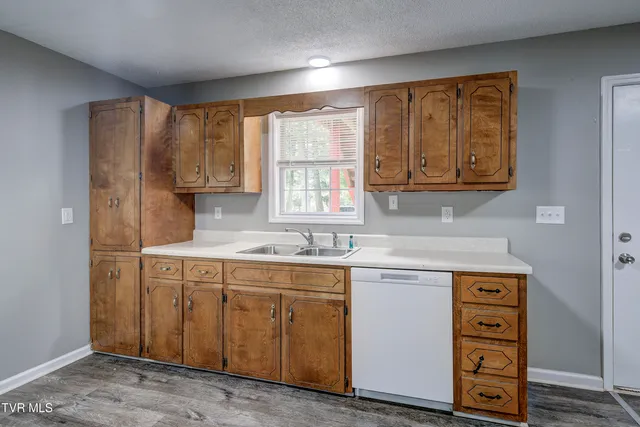 $900 | 175 Scenic Road, Unit 4, Unicoi, TN 37692