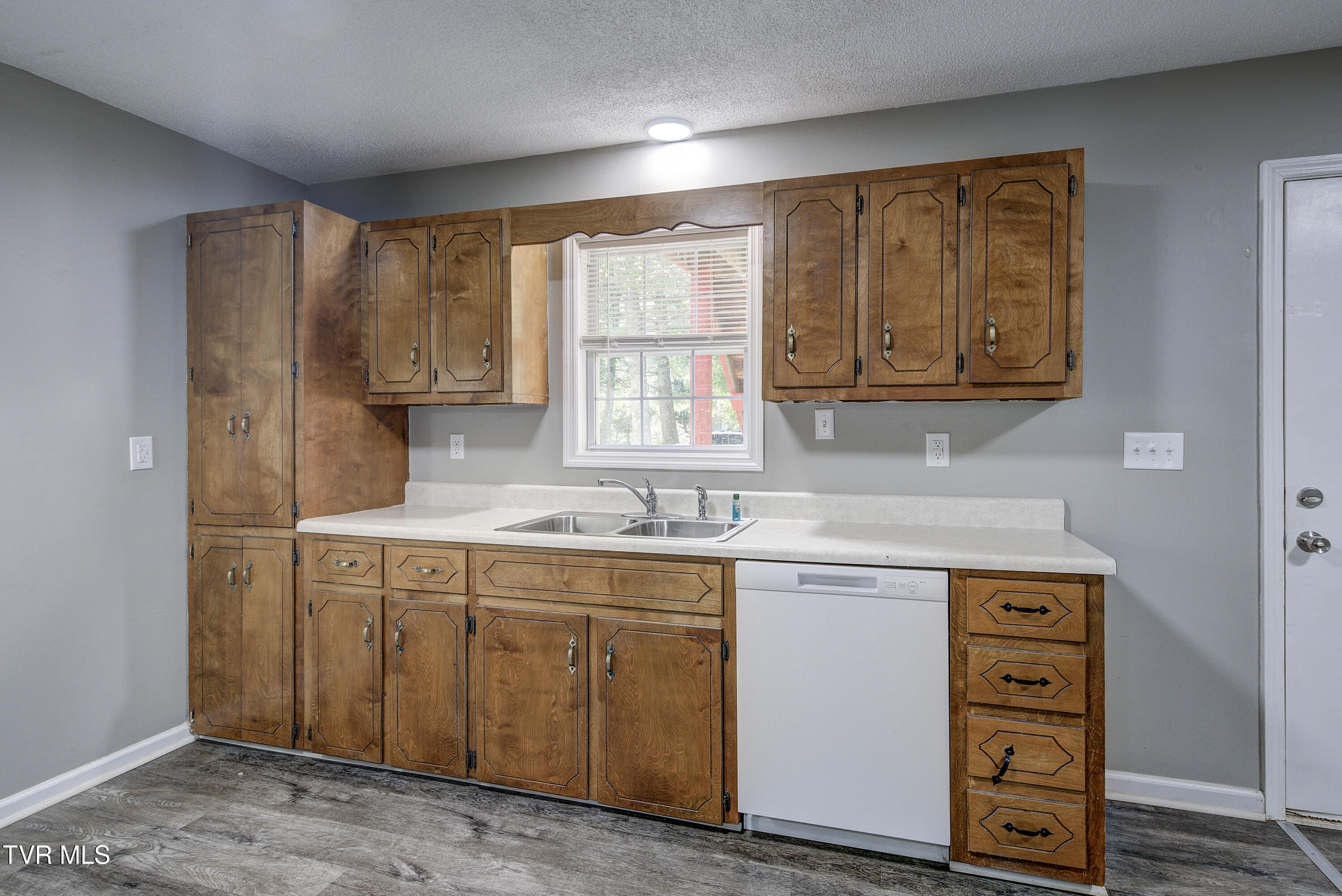 175 Scenic Road, Unit 4 Unicoi, TN 37692 - Photo 2 of 18 ScenicUnit2--4